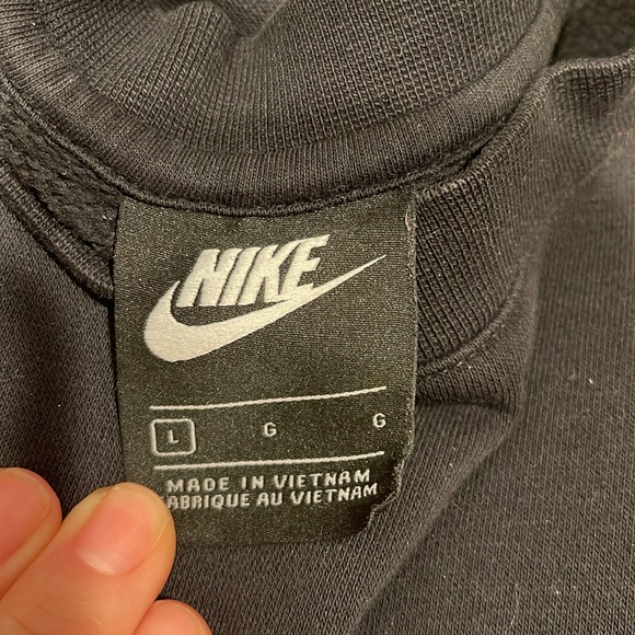 Nike Black Crewneck Sweatshirt - Picture 2 of 5